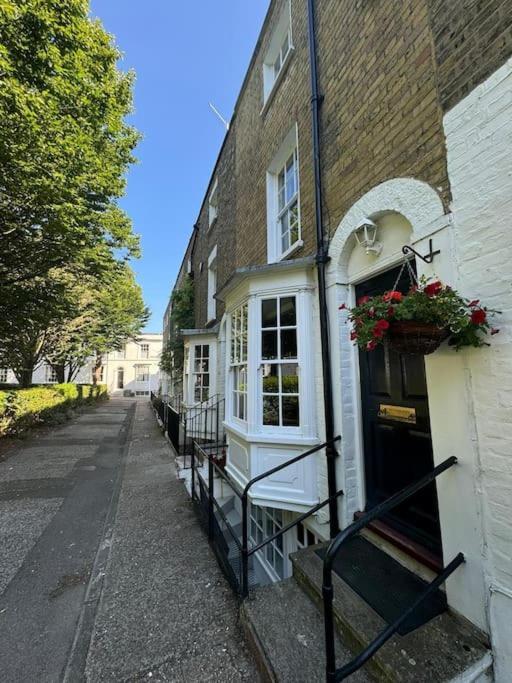 2 Bed Georgian Cottage, Ramsgate Bagian luar foto